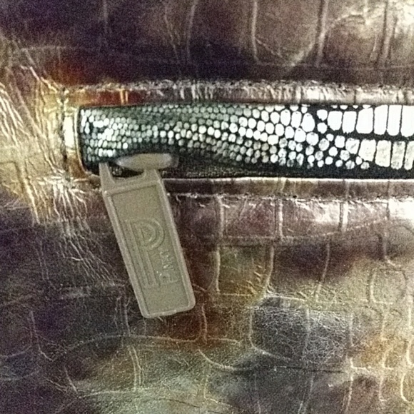 Multi metallic leather embossed - Picture 8 of 11